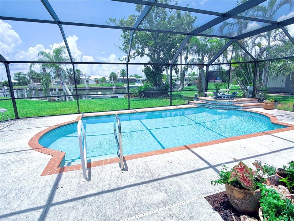 Activo con contrato: $350,000 (3 camas, 2 baños, 1726 Pies cuadrados)
