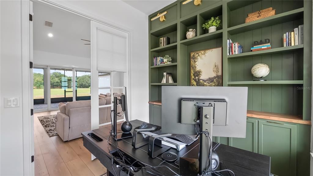 En Venta: $1,049,000 (5 camas, 3 baños, 3339 Pies cuadrados)