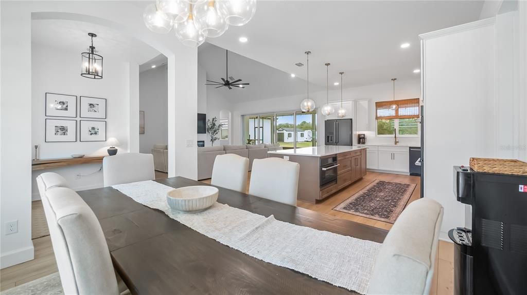 En Venta: $1,049,000 (5 camas, 3 baños, 3339 Pies cuadrados)