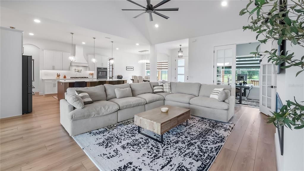 En Venta: $1,049,000 (5 camas, 3 baños, 3339 Pies cuadrados)