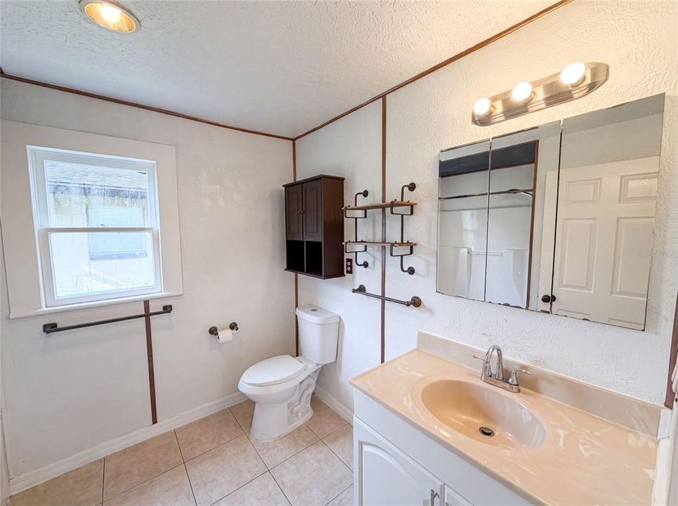 For Sale: $275,000 (3 beds, 1 baths, 1256 Square Feet)