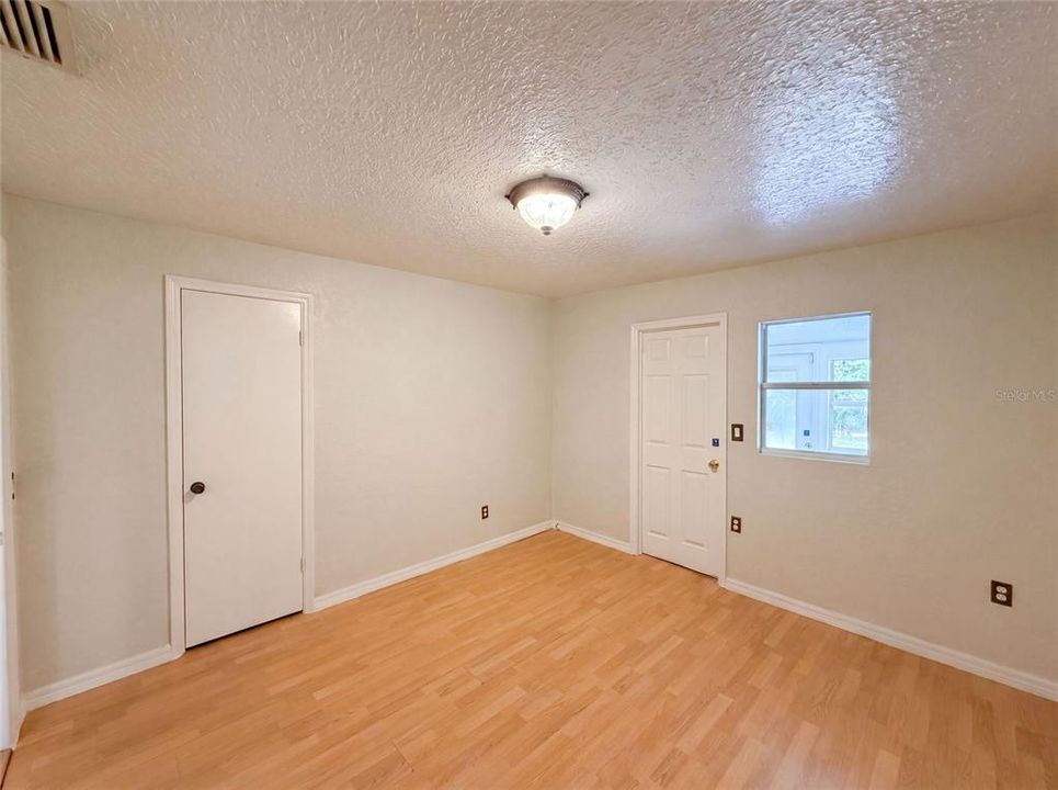 For Sale: $275,000 (3 beds, 1 baths, 1256 Square Feet)
