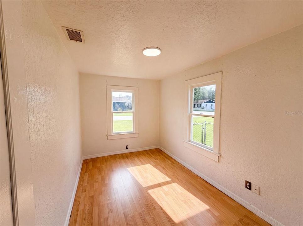 For Sale: $275,000 (3 beds, 1 baths, 1256 Square Feet)