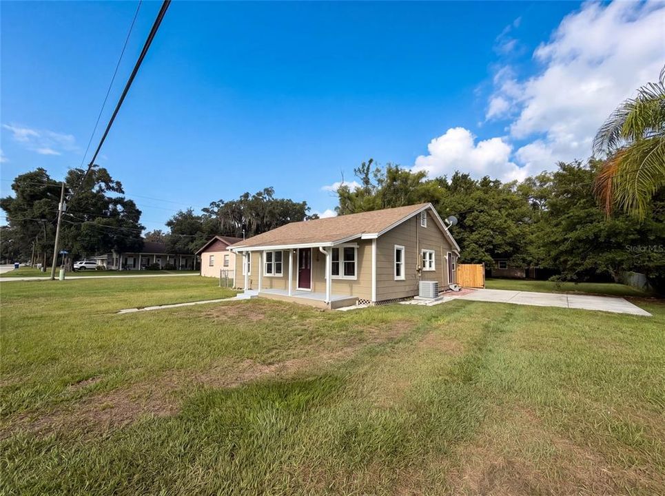For Sale: $275,000 (3 beds, 1 baths, 1256 Square Feet)