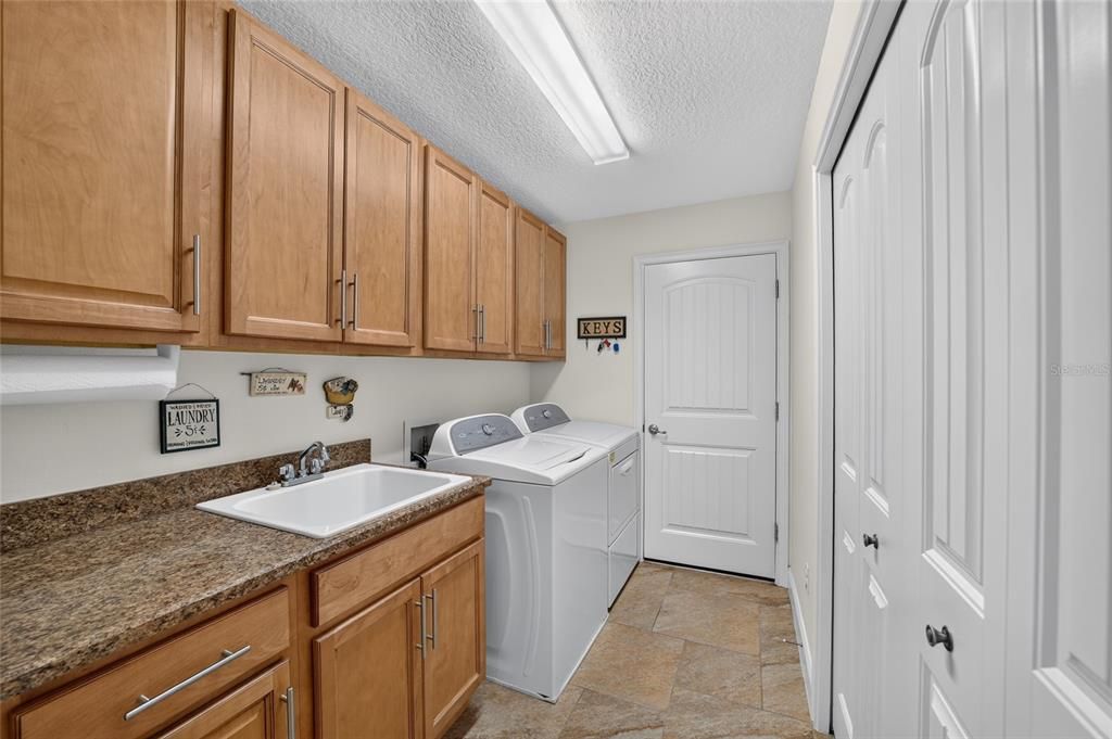 For Sale: $475,000 (3 beds, 2 baths, 1815 Square Feet)