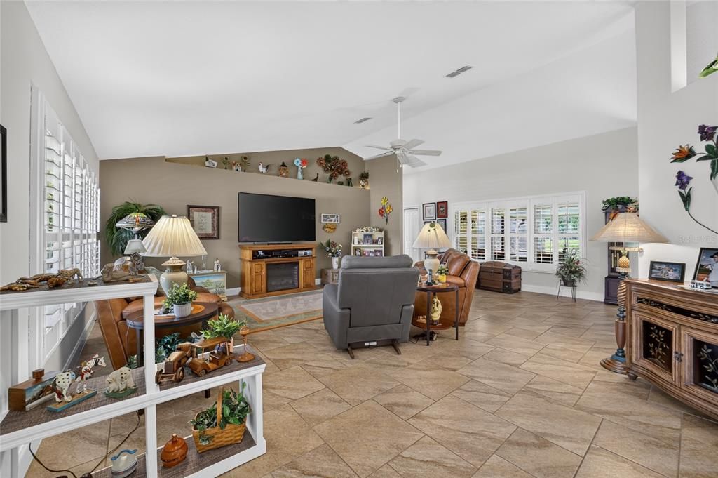 For Sale: $475,000 (3 beds, 2 baths, 1815 Square Feet)