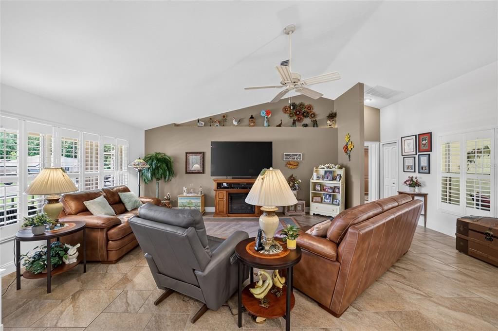 For Sale: $475,000 (3 beds, 2 baths, 1815 Square Feet)