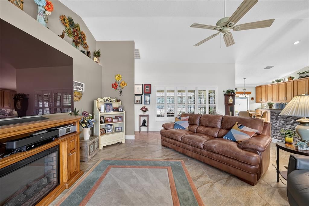 For Sale: $475,000 (3 beds, 2 baths, 1815 Square Feet)