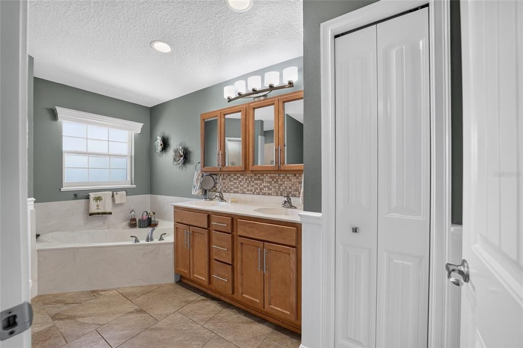 For Sale: $475,000 (3 beds, 2 baths, 1815 Square Feet)