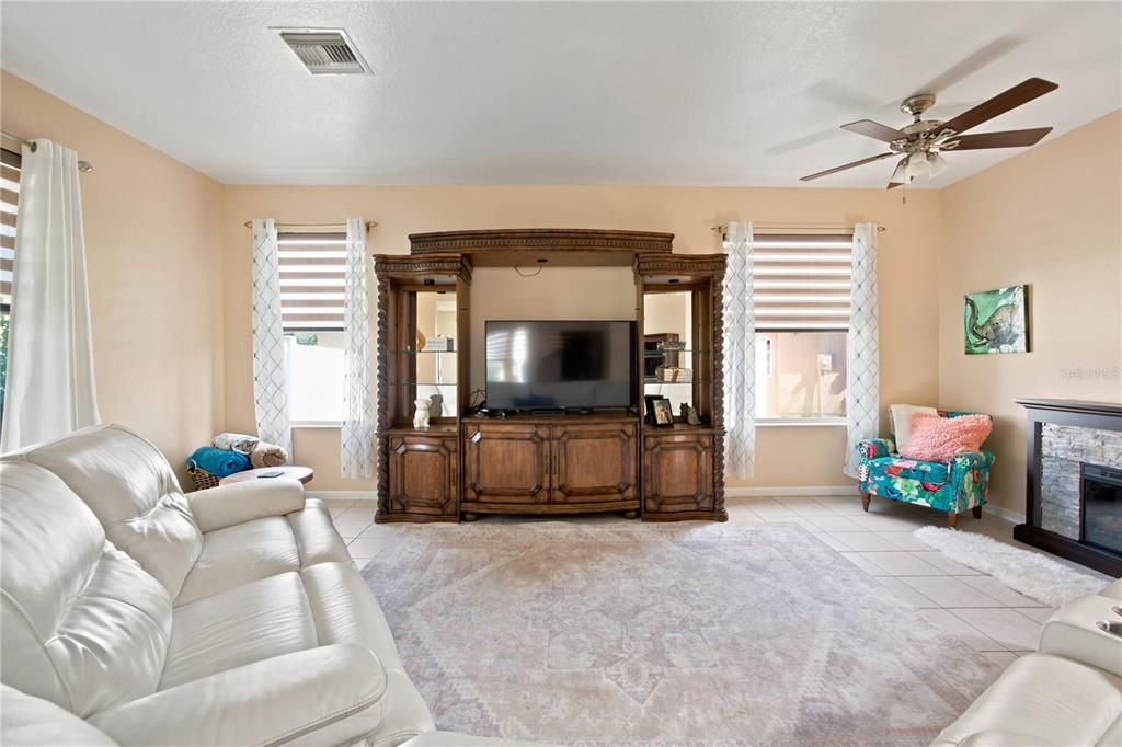 For Sale: $374,900 (4 beds, 3 baths, 2510 Square Feet)