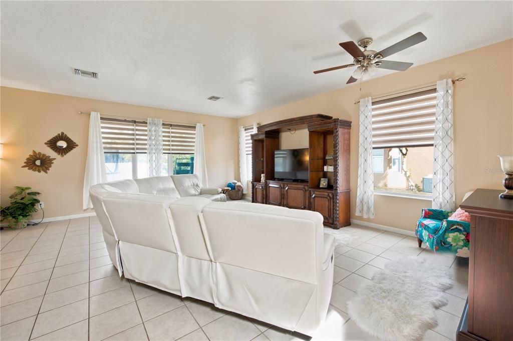 For Sale: $374,900 (4 beds, 3 baths, 2510 Square Feet)