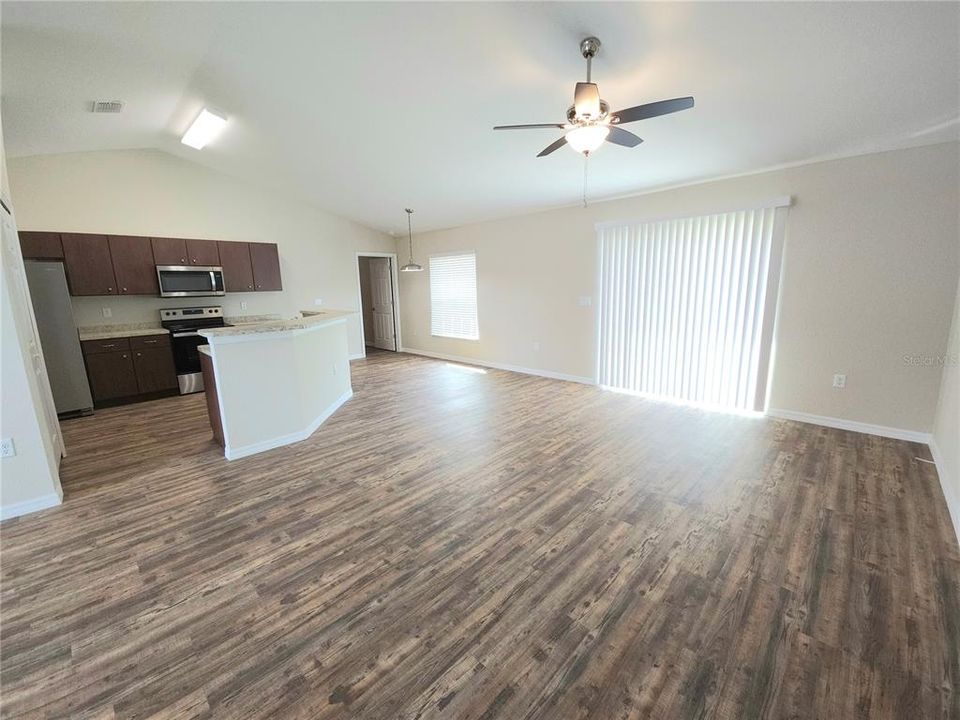 For Rent: $1,750 (3 beds, 2 baths, 1416 Square Feet)