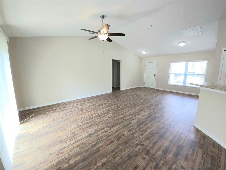 For Rent: $1,750 (3 beds, 2 baths, 1416 Square Feet)