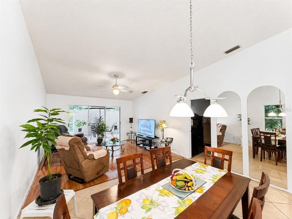 En Venta: $245,000 (2 camas, 2 baños, 1236 Pies cuadrados)