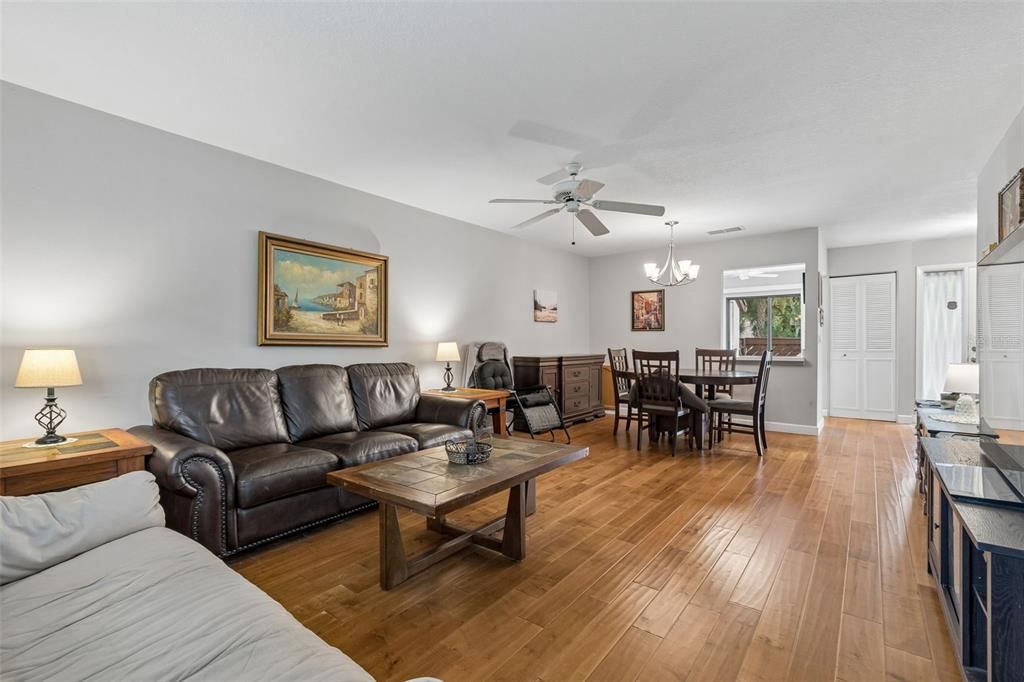 En Venta: $249,916 (2 camas, 2 baños, 1120 Pies cuadrados)