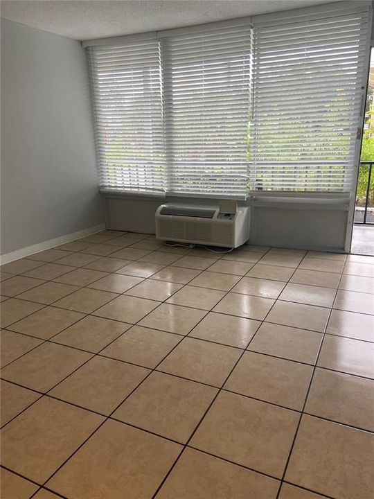 В аренду: $795 (0 спален, 1 ванн, 500 Квадратных фут)