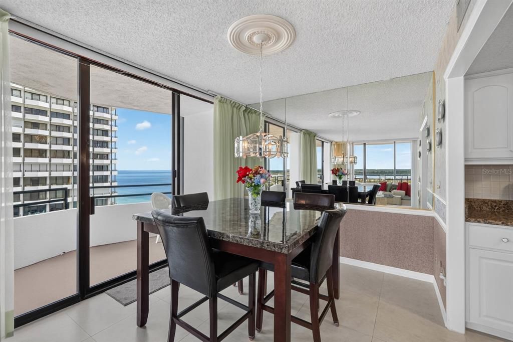 待售: $399,995 (2 贝兹, 2 浴室, 1295 平方英尺)