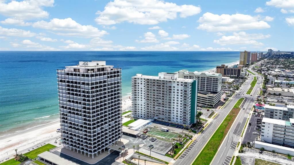 待售: $399,995 (2 贝兹, 2 浴室, 1295 平方英尺)