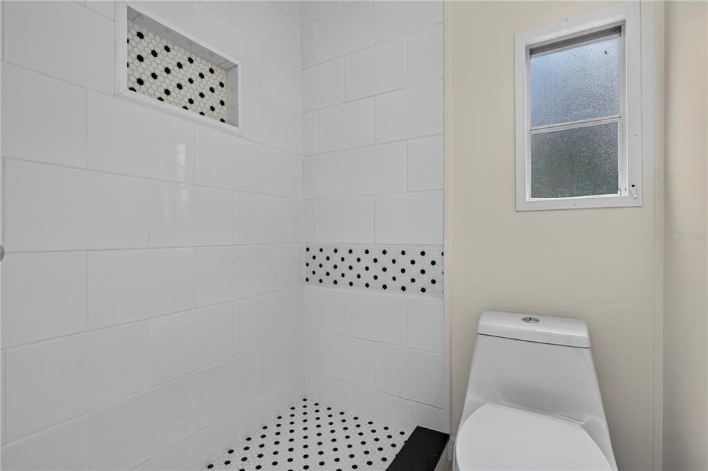 На продажу: $299,990 (3 спален, 2 ванн, 1092 Квадратных фут)