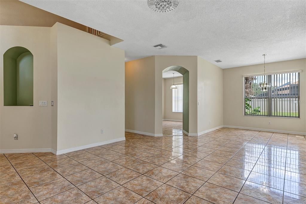 For Sale: $524,900 (4 beds, 2 baths, 2192 Square Feet)
