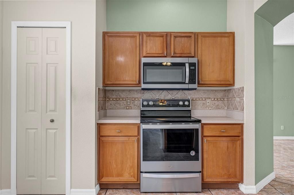 For Sale: $524,900 (4 beds, 2 baths, 2192 Square Feet)