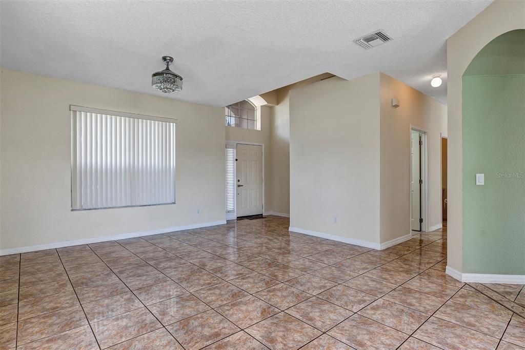 For Sale: $524,900 (4 beds, 2 baths, 2192 Square Feet)
