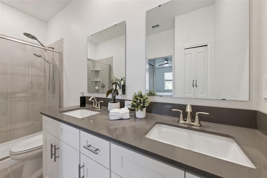 For Sale: $469,900 (5 beds, 3 baths, 2113 Square Feet)
