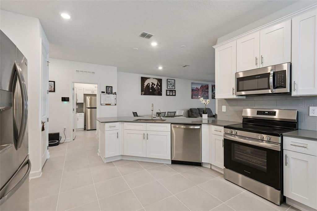 For Sale: $469,900 (5 beds, 3 baths, 2113 Square Feet)