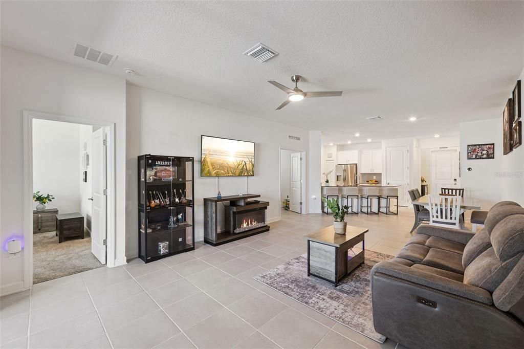 For Sale: $469,900 (5 beds, 3 baths, 2113 Square Feet)
