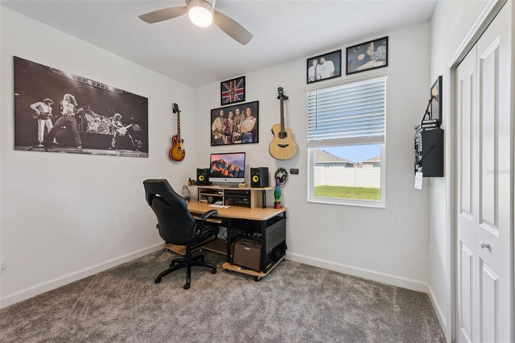 For Sale: $469,900 (5 beds, 3 baths, 2113 Square Feet)