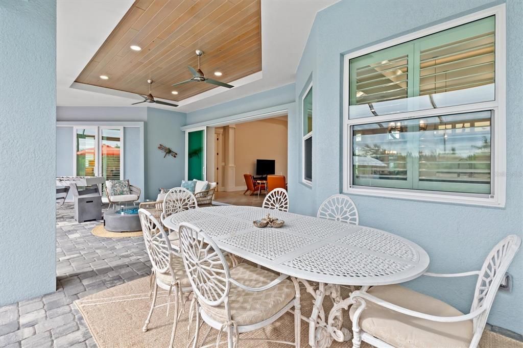 For Sale: $1,150,000 (3 beds, 3 baths, 2525 Square Feet)