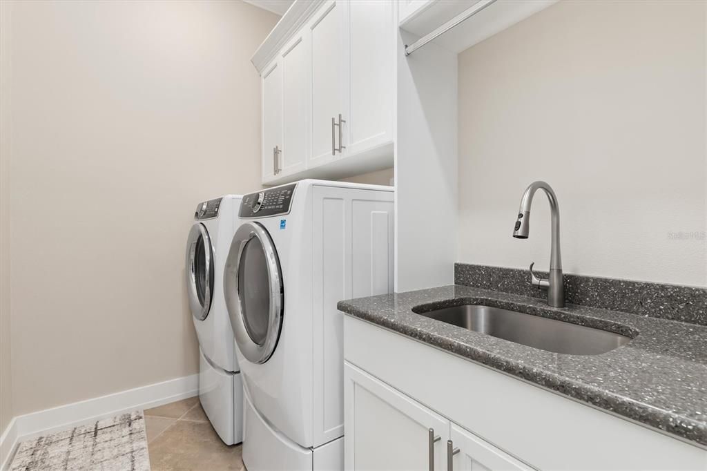 For Sale: $1,150,000 (3 beds, 3 baths, 2525 Square Feet)