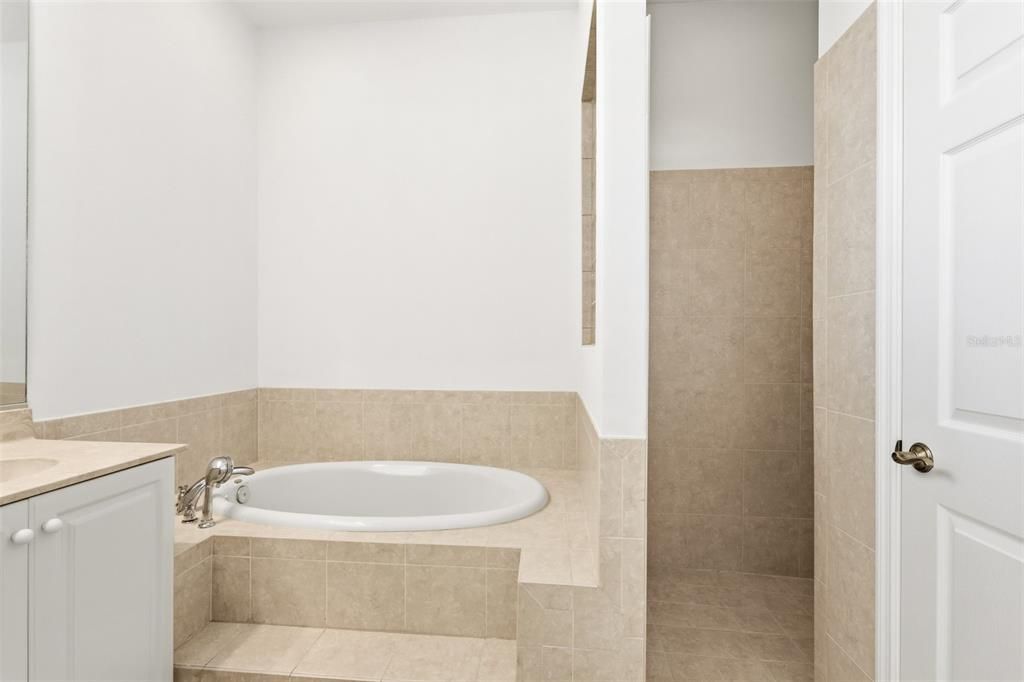 На продажу: $469,000 (2 спален, 2 ванн, 1837 Квадратных фут)