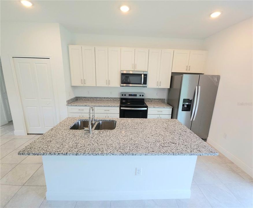 В аренду: $1,695 (4 спален, 2 ванн, 1580 Квадратных фут)