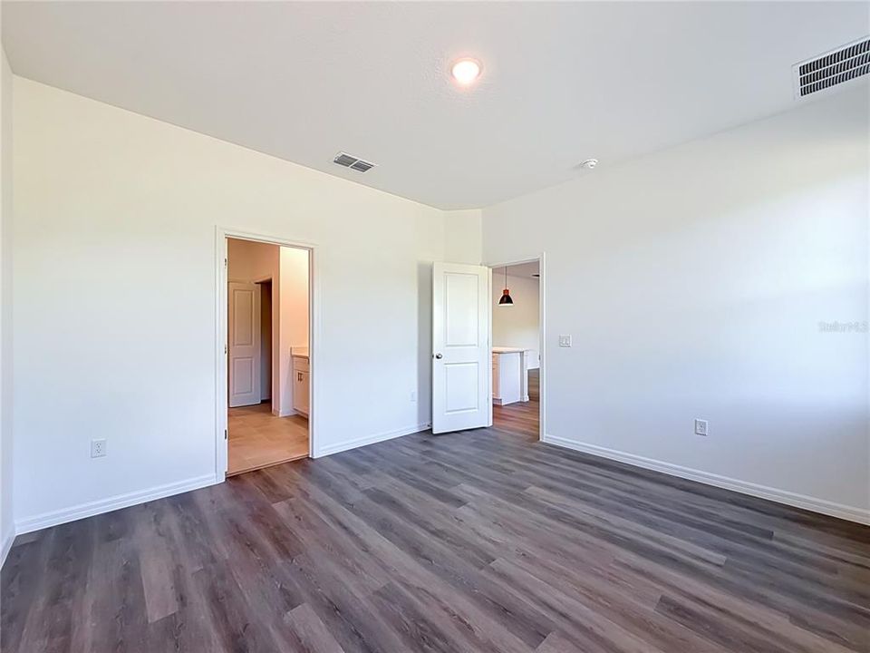 На продажу: $339,999 (3 спален, 2 ванн, 1543 Квадратных фут)