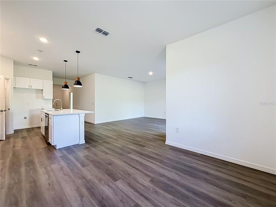 На продажу: $339,999 (3 спален, 2 ванн, 1543 Квадратных фут)