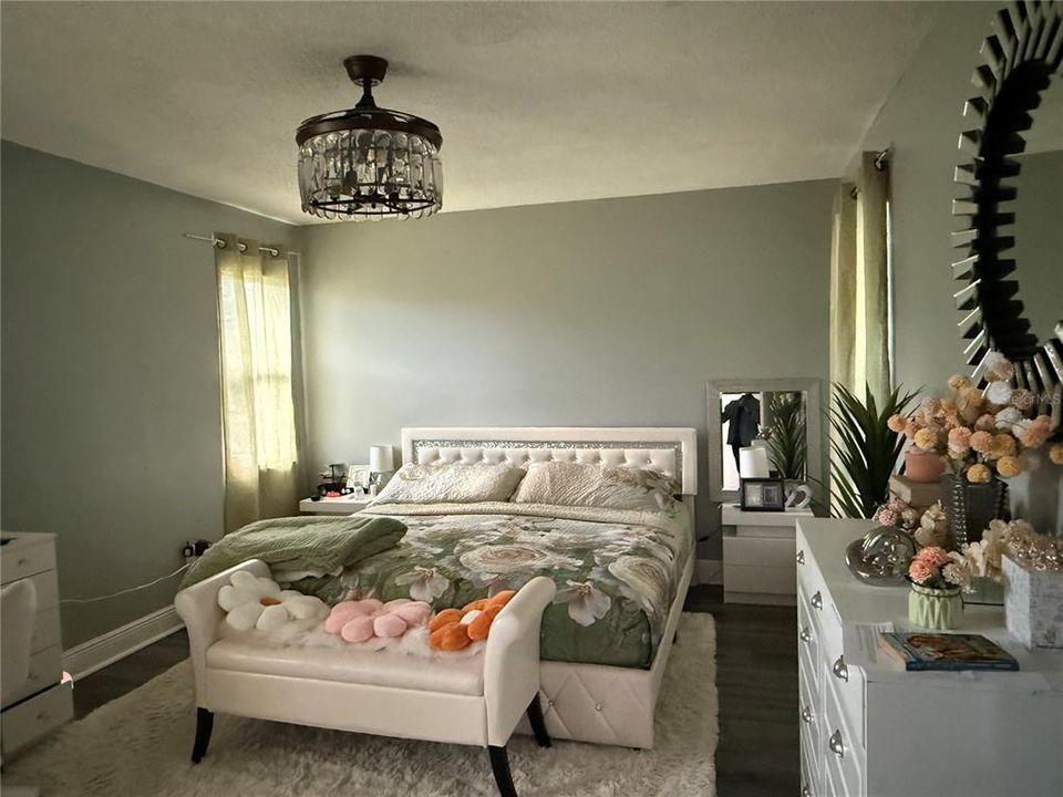 En Venta: $380,000 (4 camas, 2 baños, 1700 Pies cuadrados)