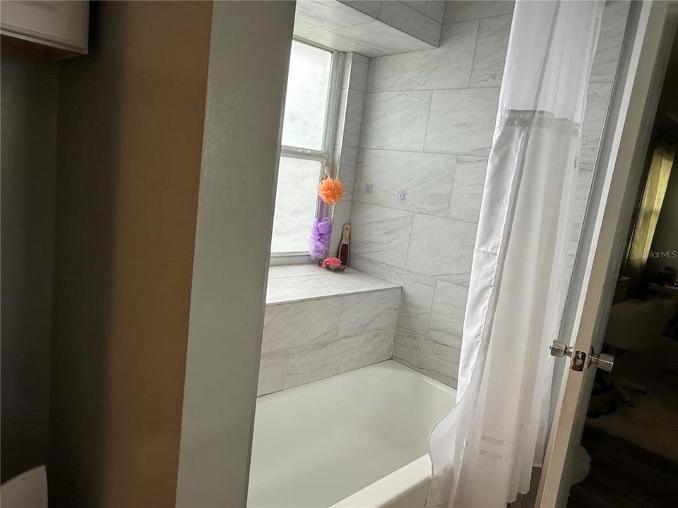 En Venta: $380,000 (4 camas, 2 baños, 1700 Pies cuadrados)