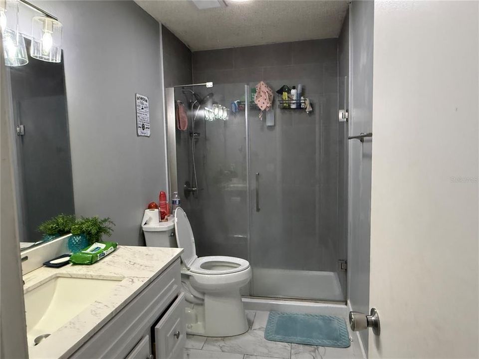 En Venta: $380,000 (4 camas, 2 baños, 1700 Pies cuadrados)