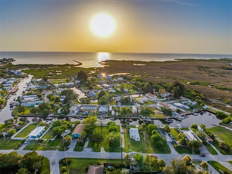 На продажу: $110,000 (0.09 acres)