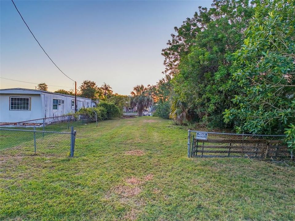 На продажу: $110,000 (0.09 acres)