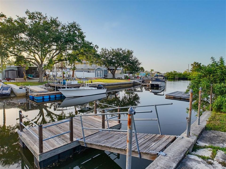 На продажу: $110,000 (0.09 acres)