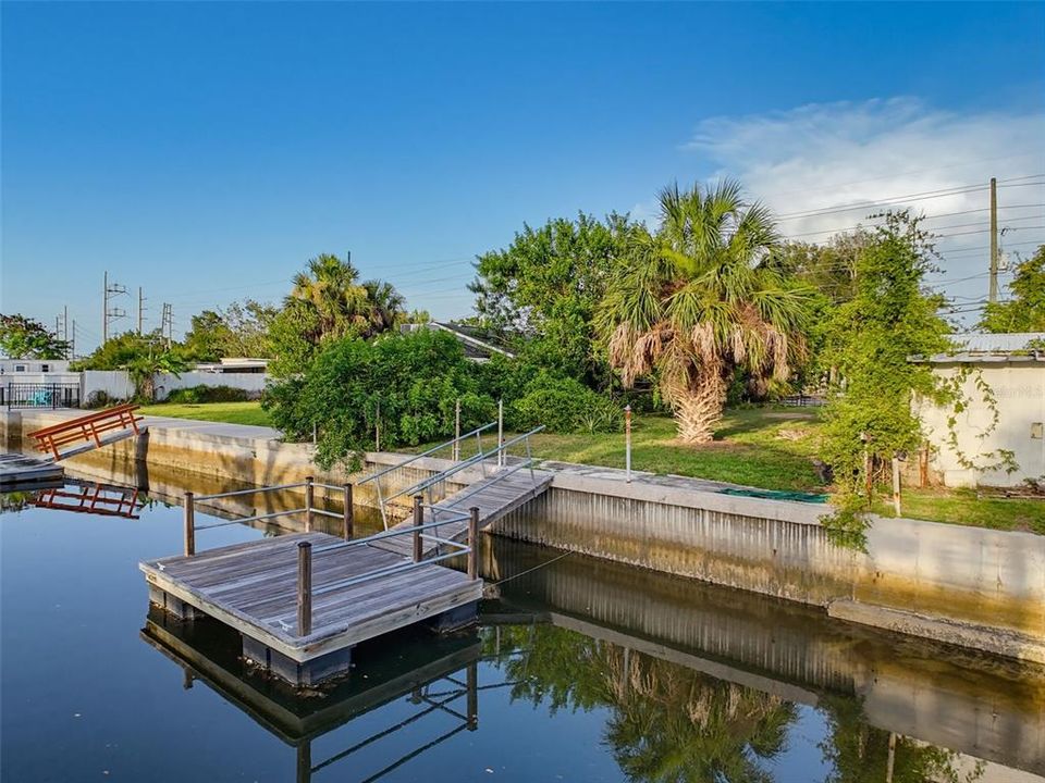На продажу: $110,000 (0.09 acres)