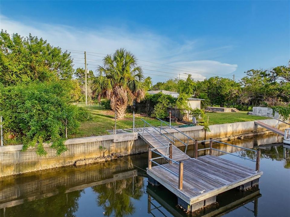 На продажу: $110,000 (0.09 acres)