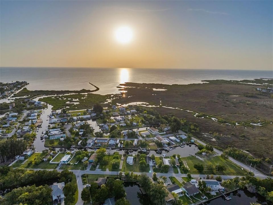 На продажу: $110,000 (0.09 acres)
