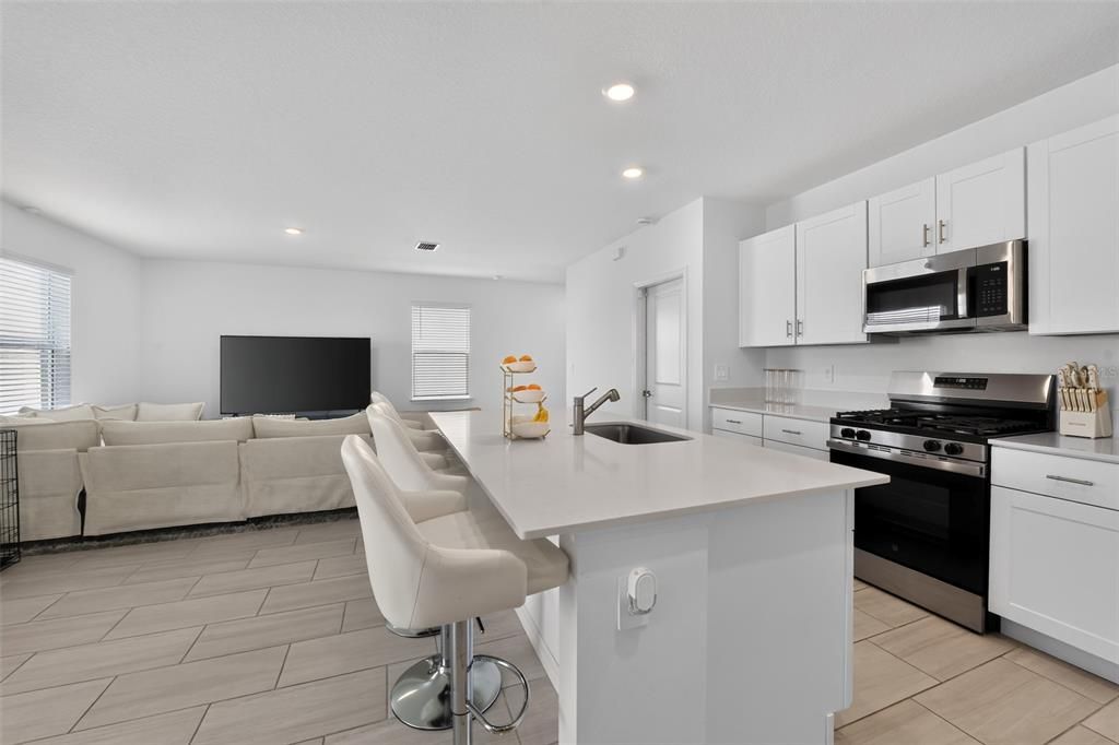 En Venta: $349,000 (4 camas, 2 baños, 1870 Pies cuadrados)