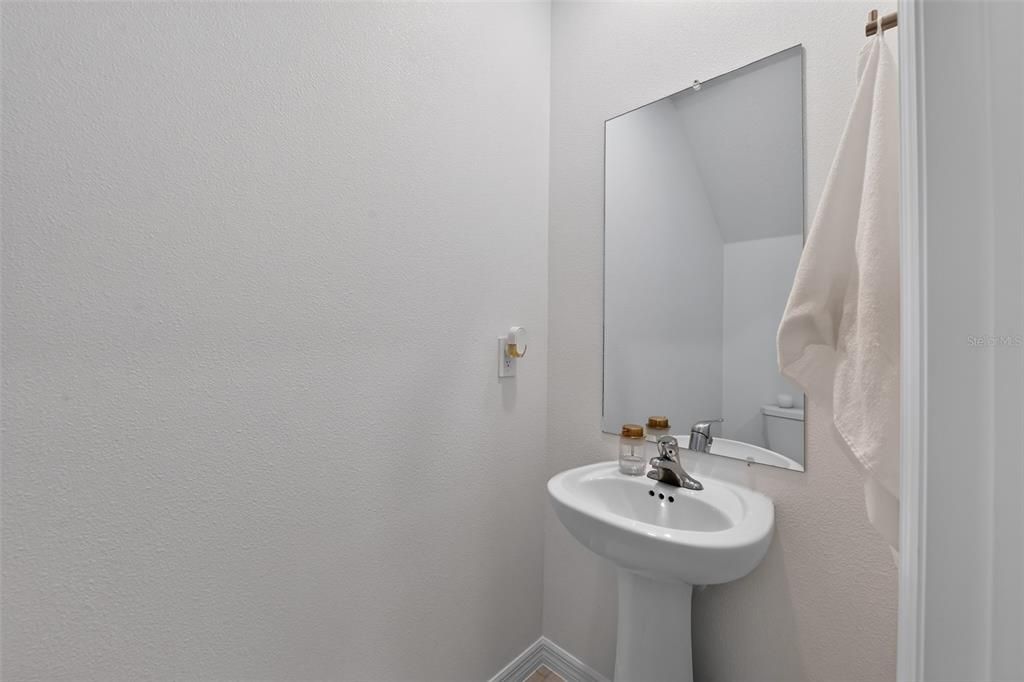 En Venta: $349,000 (4 camas, 2 baños, 1870 Pies cuadrados)