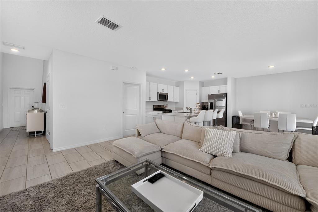 En Venta: $349,000 (4 camas, 2 baños, 1870 Pies cuadrados)