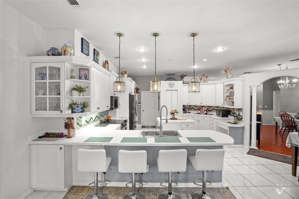 En Venta: $609,000 (4 camas, 3 baños, 2531 Pies cuadrados)