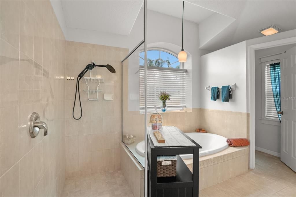 En Venta: $609,000 (4 camas, 3 baños, 2531 Pies cuadrados)